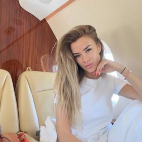 Yulia Vlasova často jezdí soukromými tryskáči. 