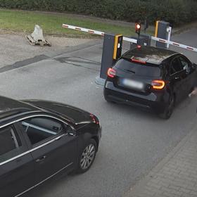 Nakonec útočníci z koupaliště rychle odjeli.