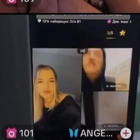 Dívka s dalším chlapcem se diví, co Rostiks_01 dělá.