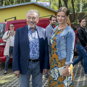 Karel Gott se svou tiskovou mluvčí Anetou Stolzovou.