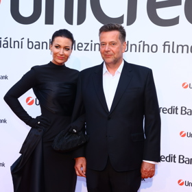 Gabriela Partyšová s partnerem na UniCredit Bank party. 