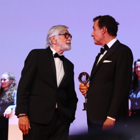 Clive Owen s Jiřím Bartoškou.