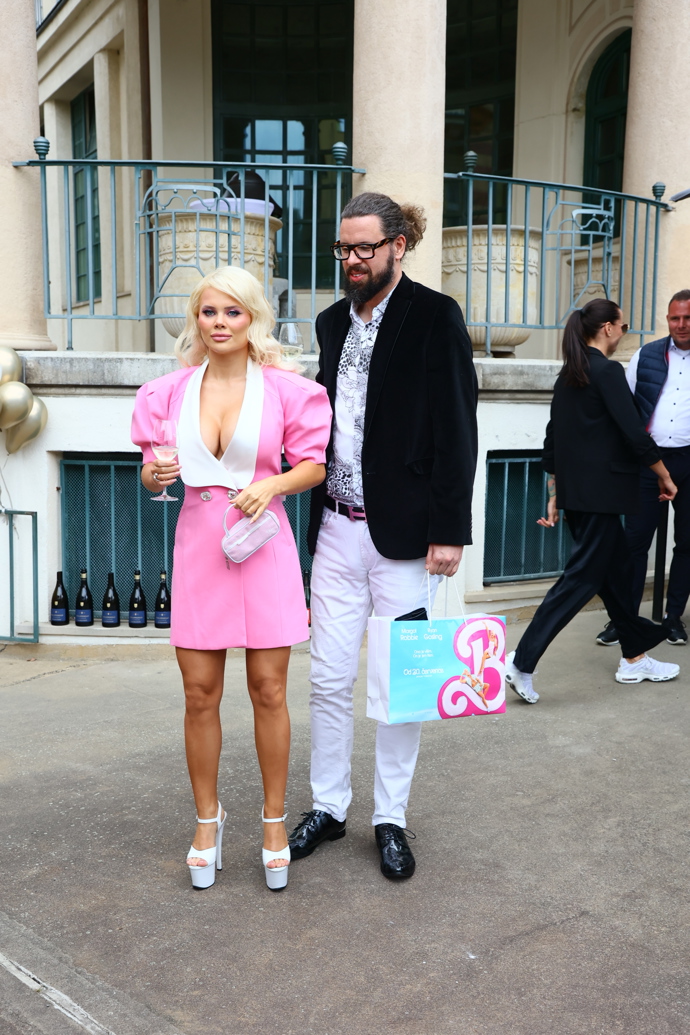 FOTO: Barbie Jiráčková vyrazila na Prosecco party. – stránka 49