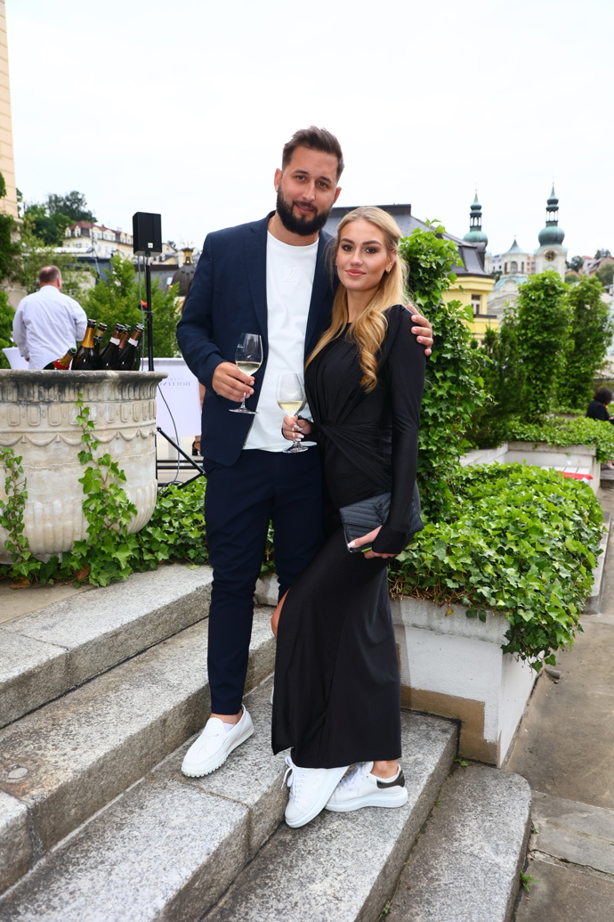 FOTO: Krásná misska Adéla Štroffeková na Prosseco party s partnerem. – stránka 26