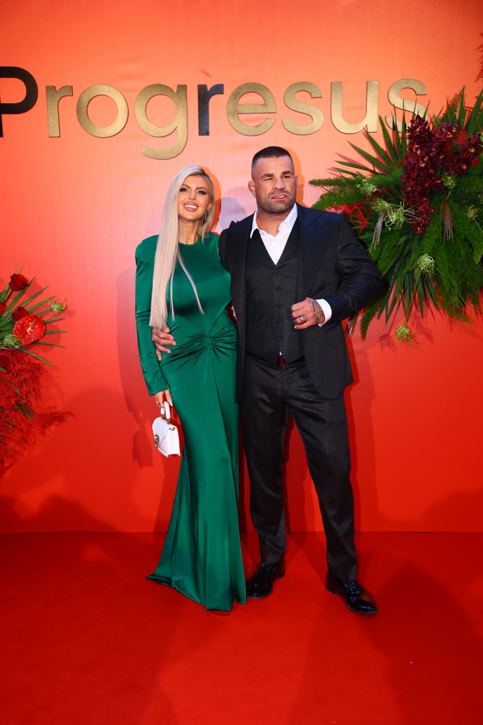 FOTO: Karlos Vémola se svou půvabnou Lelou zavítali na Progresus party ve Varech. – stránka 745