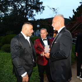 Karlos Vémola se následně přesunul k Richardu Chladovi.