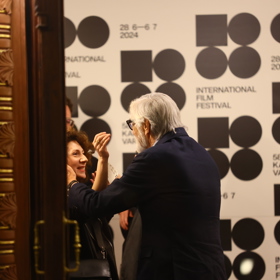 Jiří Bartoška dorazil na představení s Ivanem Trojanem. 