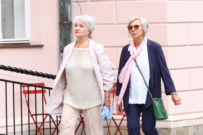 FOTO: Carmen Mayerová a Dana Syslová – stránka 507