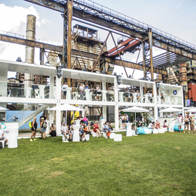 ADONXS na Colours: Umělec představil novou skladbu 