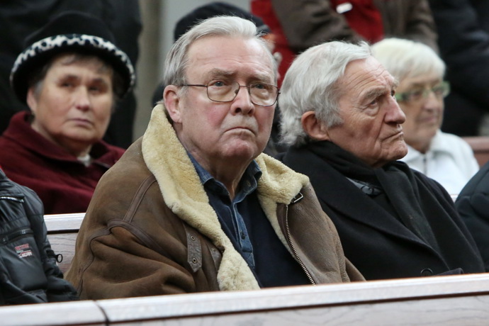 FOTO: Rudolf Jelínek po posledním rozloučení s Věrou Tichánkovou v roce 2014. – stránka 218