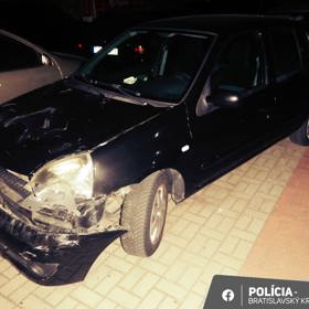 Petra Vajdová nabourala auto na parkovišti.