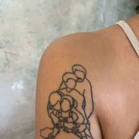 Tetování Pavly Dostálové, které má symbolizovat její rodinu.