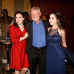 Viktorie má ještě mladší sestru Esther, která působí v divadle. 