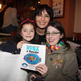 Viktorie Mertová má mladší sestru Esther.