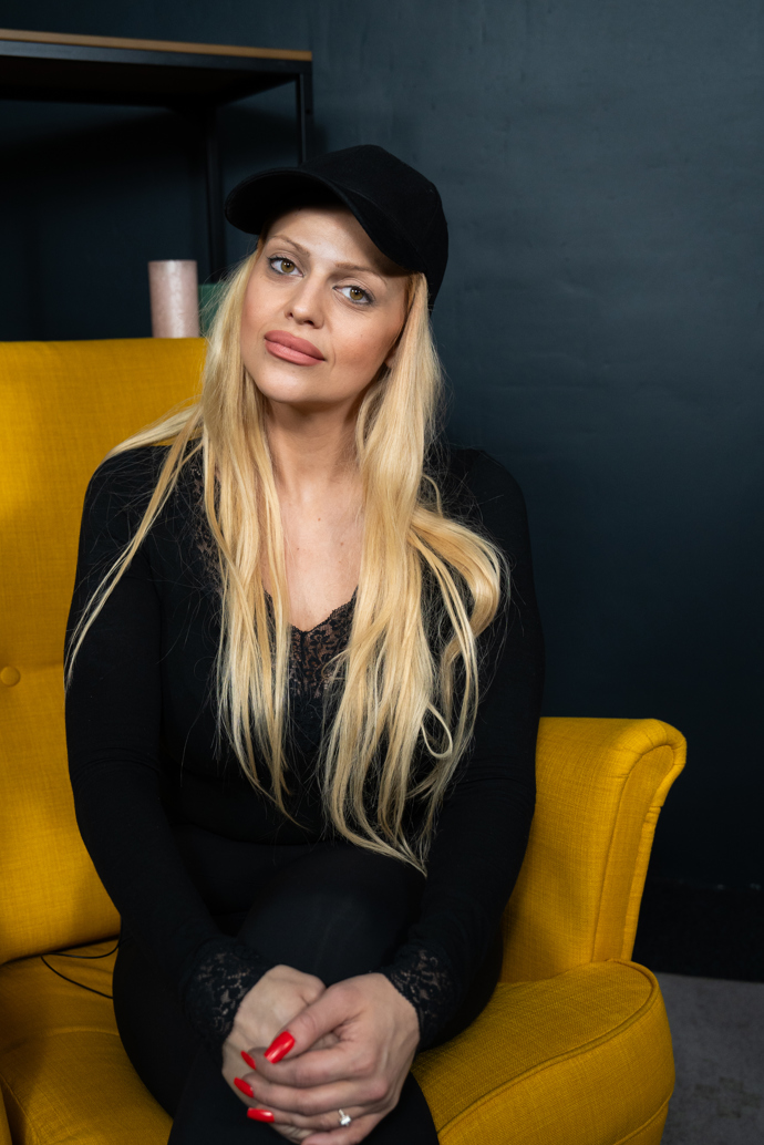 FOTO: Extra_host_Charlotte_stiková_foto_03 – stránka 133