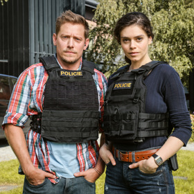 Štěpán Benoni a Leona Skleničková v seriálu Duch.