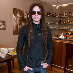 Tomáš Vartecký jí vrazil kudlu do zad. 