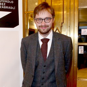 Josef Heřmánek, prostřední syn Karla a Hanky Heřmánkových, je ředitelem divadla.