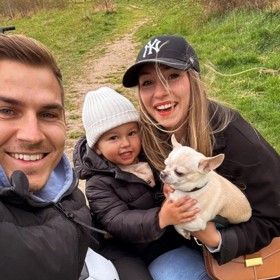 Herec David Gránský se svou manželkou Nikolou a synem Mateem. Už brzy se jim rodinka rozroste.  