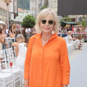 Jana Švandová si v posledních dvou letech oblíbila oranžové šaty.