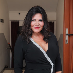 Zpěvačka Ilona Csáková vystoupila na finále soutěže Muž roku v Náchodě. 