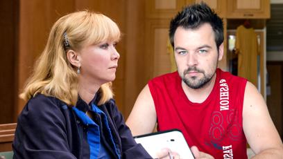 FOTO: Advokátka poškozených Klára Long Slámová a odsouzený vrah Petr Kramný.