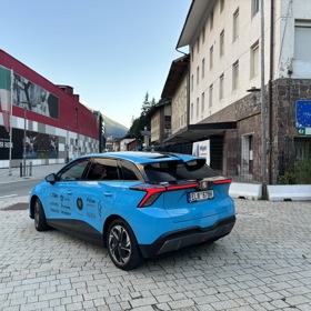 Na cestu dlouhou 4 400 km se Jakub Linhart a Vojtěch Šoltys vydávají v elektroautě. 