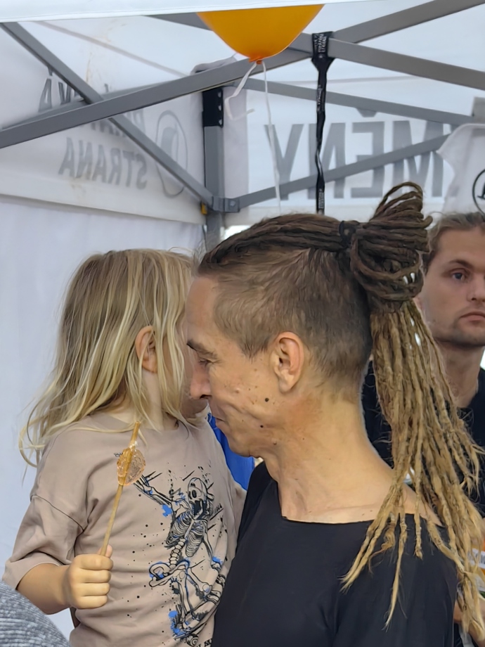 FOTO: Ivan Bartoš na Prague Pride nechyběl. – stránka 56