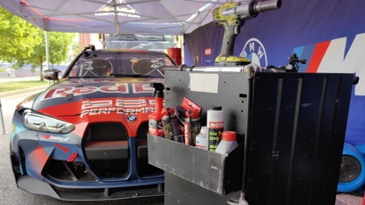 FOTO: Red Bull Racing a vystavené vozy.