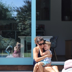 Na terase si rád hraje také syna Karla Janáka a Romany Goščíkové, Ondra.