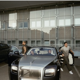 Jon Mariánek a Jake Paul si Prahu užívají. 