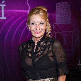 Vilma Cibulková nerezignovala na sexy look, dokazuje to třeba tímto uhrančivým modelem blůzky s krajkou.