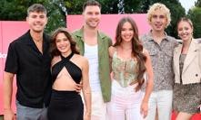 Páry z Love Islandu na tiskovce Novy.