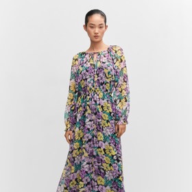 Květované vzory a podzim? Žádný problém! (Mango, 1 299 Kč)