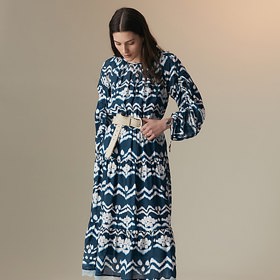 Batikované prvky neztrácí svou sílu ani v podzimních kolekcích. (Marks&Spencer, 2 599 Kč)