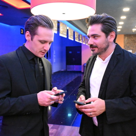 Jan Nedbal se baví s Vojtou Kotkem.