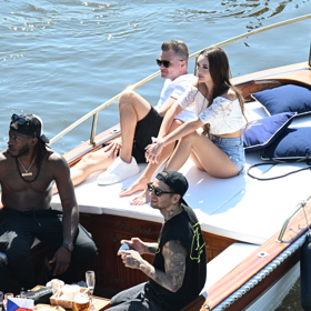 Kazma vyrazil s Maru na loď s Jonem Mariánkem a Jakem Paulem. Celou dobu ale pluli vedle nich.