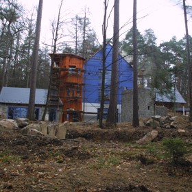 Dům během stavby v roce 2002.