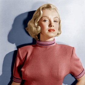 Hvězdná Marilyn Monroe propadla kouzlu korálově oranžové rtěnky.
