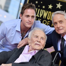 Cameron, Kirk a Michael Douglasovi na jedné fotografii. Ta podobě je dokonalá!