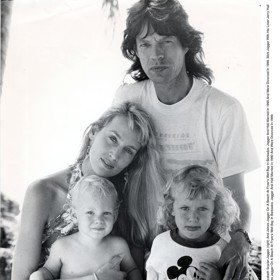 Jerry, Mick a jejich nejstarší děti Elizabeth a James.