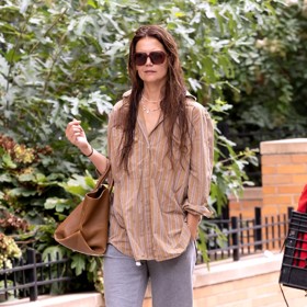 Hotová ambasadorka nové módní vlny pojmenované po pomalém ránu, herečka Katie Holmes. Její nejnovější outfity udávají tento módní hit do posledního puntíku.