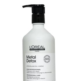 Doplňuje jej i stejně účinný kondicionér. (Serie Expert Metal Detox, L'oreal Professionell, 670 Kč/500 ml)