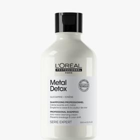 Jednou za měsíc prostřídá Jana péči za řadu Serie eExpert Metal Detox, L'oreal Professionell, šampon pro hloubkové čištění stojí 509 Kč.