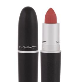 Vizážistka Erin Parsons objevila velmi podobný odstín rtěnky u značky MAC, odstín Vegas Volt. Rtěnka stojí přibližně 450 Kč.