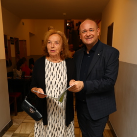 Livia Klausová s ředitelem Muže roku a Anděla mezi zdravotníky Davidem Novotným.