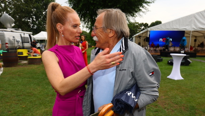FOTO: Kristina se zdraví s Pavlem Zedníčkem.