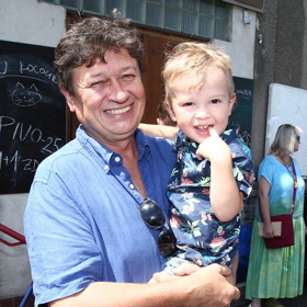 Karel Janák bere syna Ondru s sebou na natáčení.