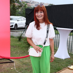 Ljuba vynesla stejné kalhoty.