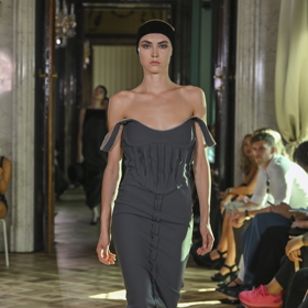 Móda z podzimního MBPFW 2024: Alexandra Gnidiak.